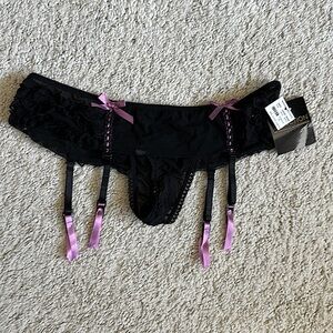 Frederick’s of Hollywood Black Lacy Split Crotch Garter Panties size XL